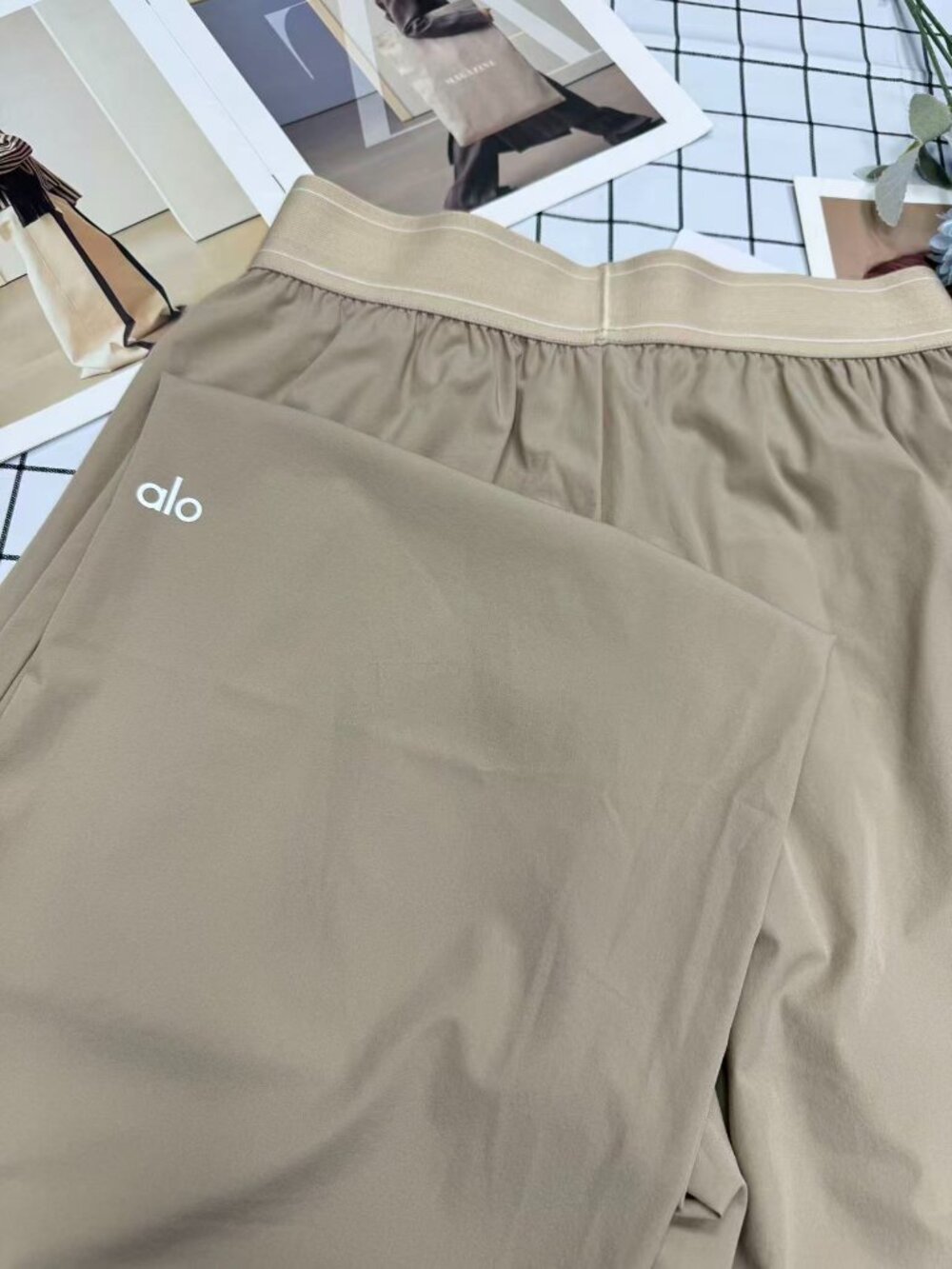ALO Yoga High Waisted Wide Leg Pants ⨠Rare Color Gravel (30ā Inseam) š | NWT - Picture 6 of 9